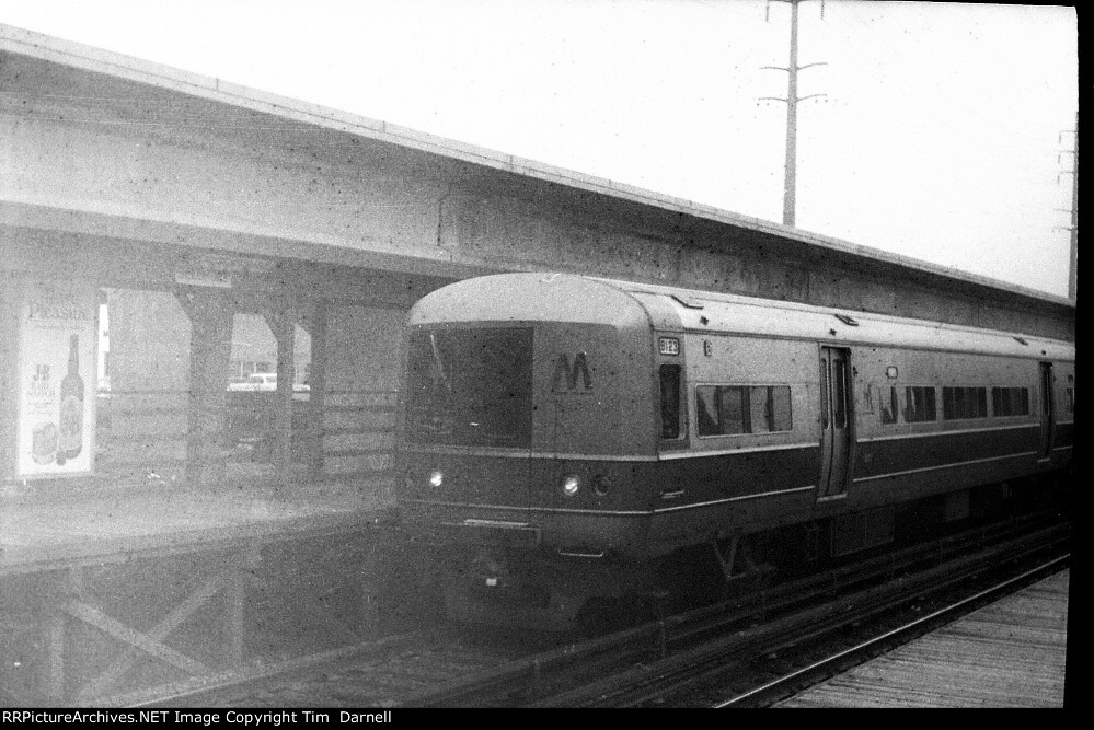 LI 9123 stops at the temporary station at Bellmore